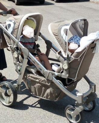 Passeggino modulabile a uno o due posti
