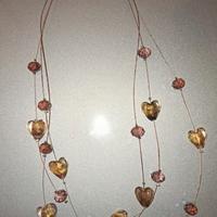 Collana lunga artigianale con cuori in vetro
