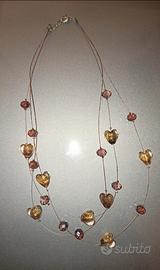 Collana lunga artigianale con cuori in vetro
