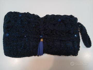 Pochette da polso blu notte fatta a mano