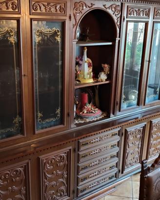 Salotto elegante in legno massiccio