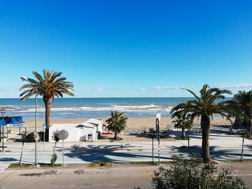 Fronte mare 100 mq 1° fila