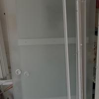 Set di due porte in vetro scorrevoli