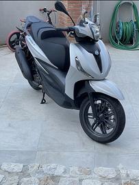 Beverly 300s