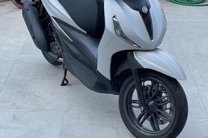 Beverly 300s