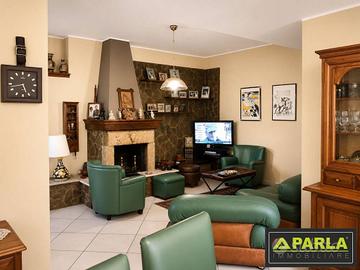 Attico / Mansarda di 260 m² con più di 5 locali a 