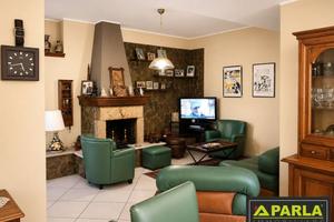 Attico / Mansarda di 260 m² con più di 5 locali a 