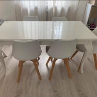 tavolo bianco in stile provenzale di legno