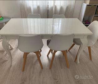 tavolo bianco in stile provenzale di legno