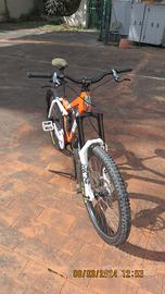 MTB FULL KONA STINKY -ABBIGLIAMENTO DOWNHILL