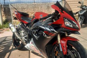 moto Yamaha R1