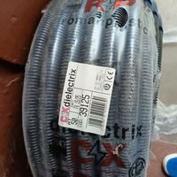 Tubo pieghevole nero corrugato