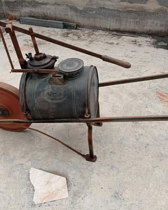 Antica carriola pompa irroratrice Volpi e Bottoli