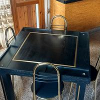 Tavolo da gioco con sedie coordinate