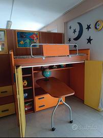 Cameretta con soppalco e scrivania