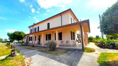 Villa di 500 m² con più di 5 locali e box auto dop