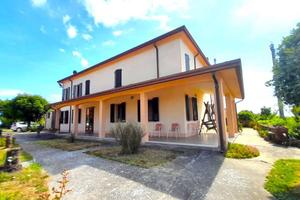 Villa di 500 m² con più di 5 locali e box auto dop