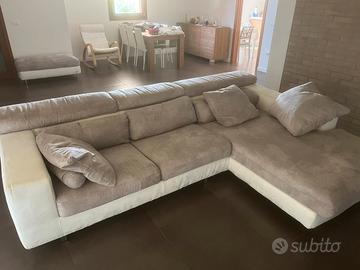 Soggiorno, divano, camera da pranzo e parete tv