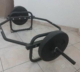 Trap bar  con 30 kg. di pesi.