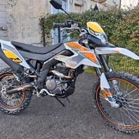 Um DSR 125 ENDURO MOTORE APRILIA