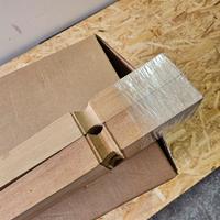 gambe noce lavorate a tronco di piramide 