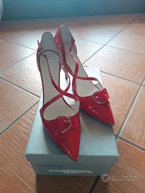 Scarpe con tacco rosso vernice