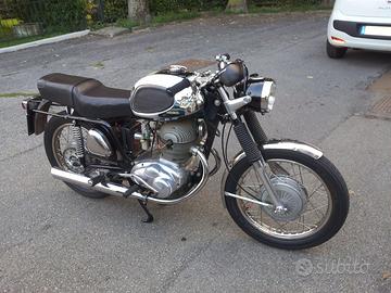 MV Agusta 250 bicilindrica iscritta ASI