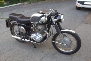 MV Agusta 250 bicilindrica iscritta ASI