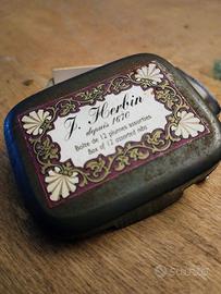 Scatola vintage pennini