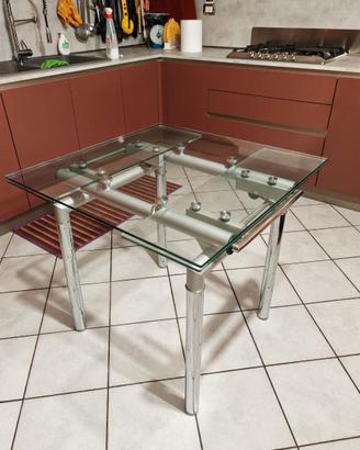 Tavolo da cucina allungabile con 4 sedie