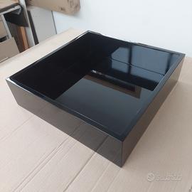 Scatola di legno laccata nero lucido. 
