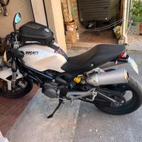 Ducati monster 696