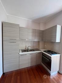 Cucina Mondo Convenienza completa ad angolo