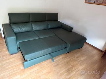 DIVANO IN ECOPELLE VERDE
