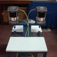 Macchina per borchie doppia testa