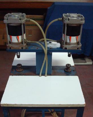 Macchina per borchie doppia testa