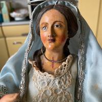 Antica statua in ceramica