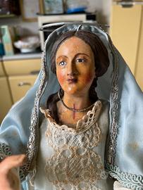 Antica statua in ceramica