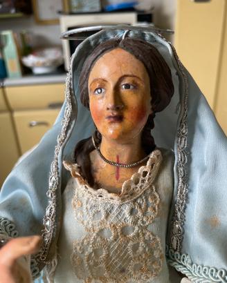 Antica statua in ceramica