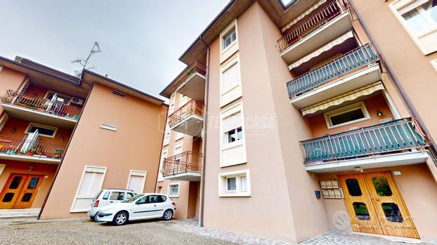 TRILOCALE RISTRUTTURATO CON DOPPIO BALCONE E GARAG