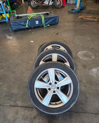 Cerchi con gomme 215/55r17  invernali 40% 