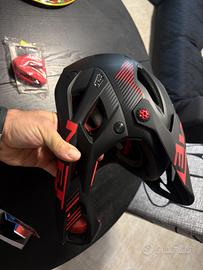 Casco met parachute