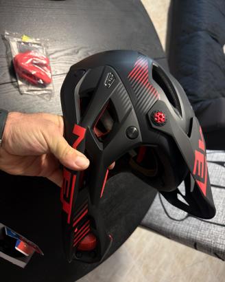 Casco met parachute