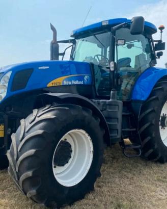 New holland t7070