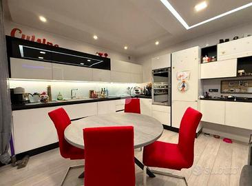 Cucina scavolini in vetro con soggiorno