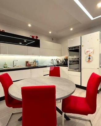 Cucina scavolini in vetro con soggiorno