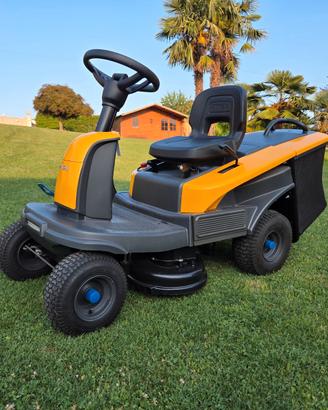 Trattorino Stiga Swift a batteria mulching + cesto