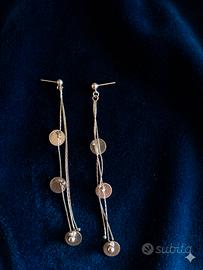 Orecchini lunghi pendenti color argento con dische