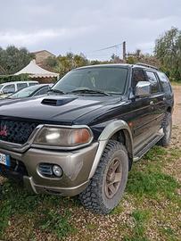 fuoristrada autocarro Mitsubishi Pajero 