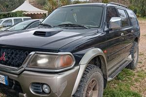 fuoristrada autocarro Mitsubishi Pajero 